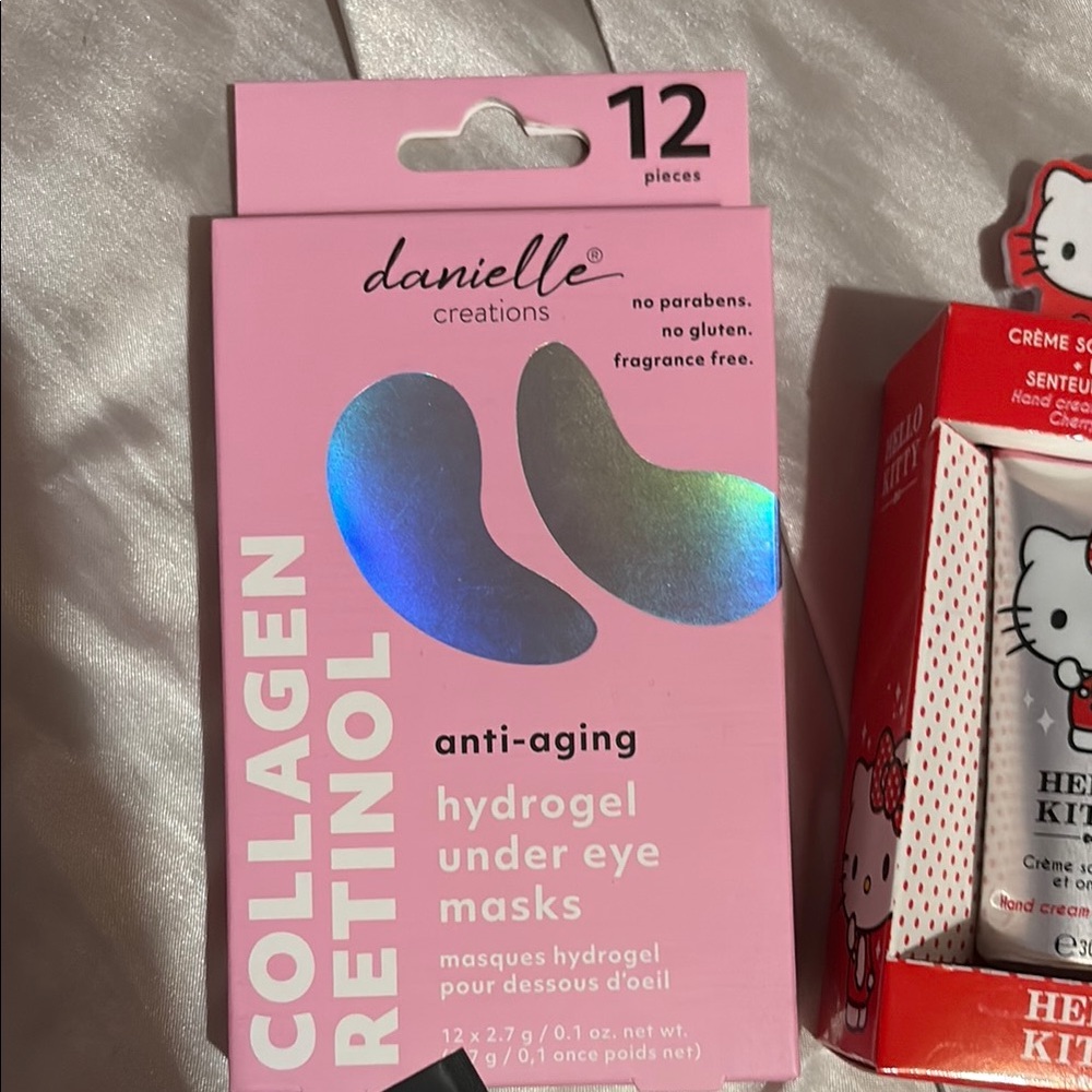 Hello Kitty Pink Makeup Collection - Picture 3 of 4